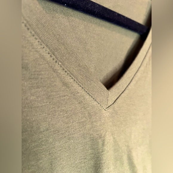 113. NEW Active Basic Olive V-Neck Long Sleeve Tee 3XL - Picture 4 of 5